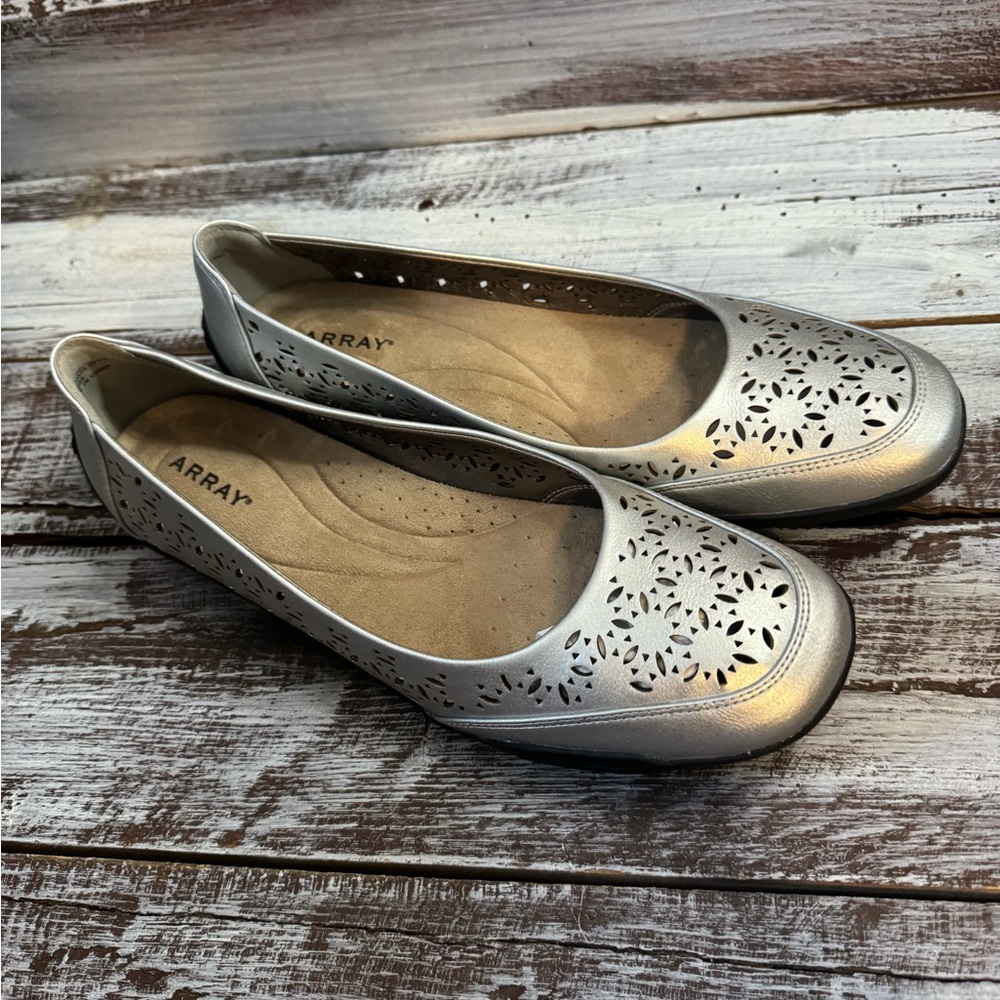 Array Women's Metallic Silver Laser-Cut Ballet Flats